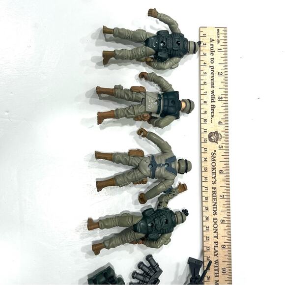 Chap Mei 2008 US ARMY military vehicle action figures and accessories 4” scale - Picture 9 of 15